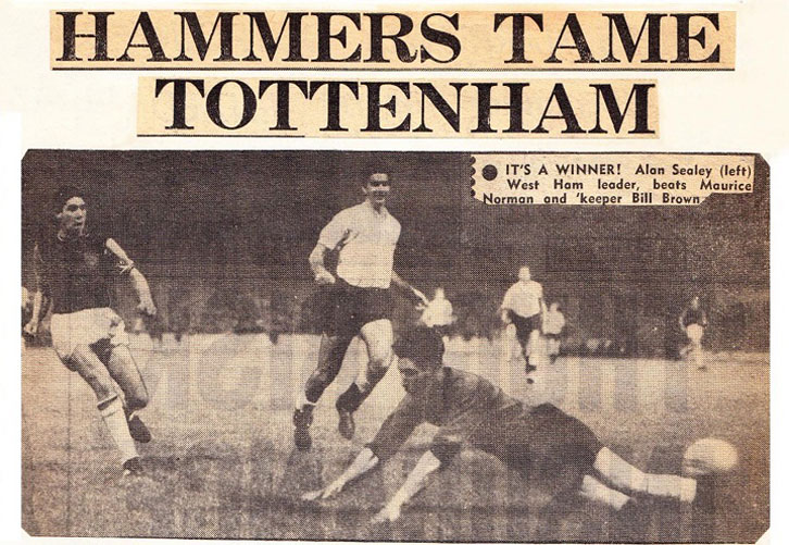 West Ham beat champions Tottenham in 1961