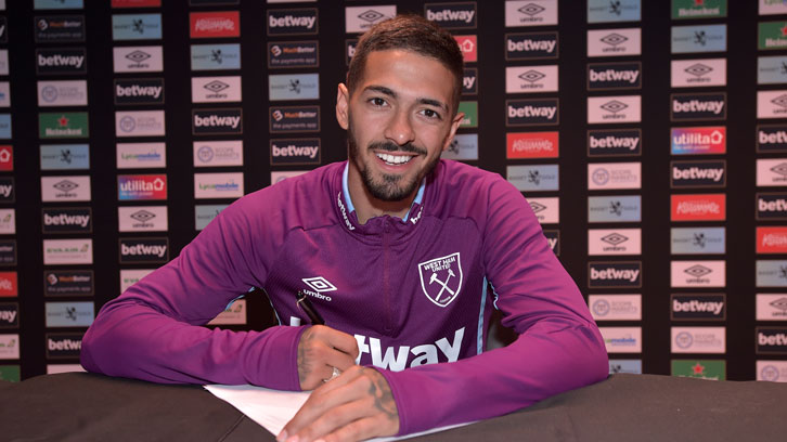 Manuel Lanzini signs a new long-term contract with West Ham United