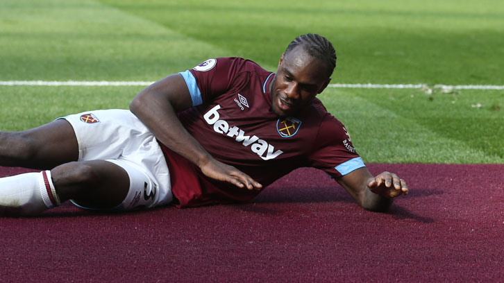 Michail Antonio celebrated his goal with the new Claret London Stadium pitch-surround!