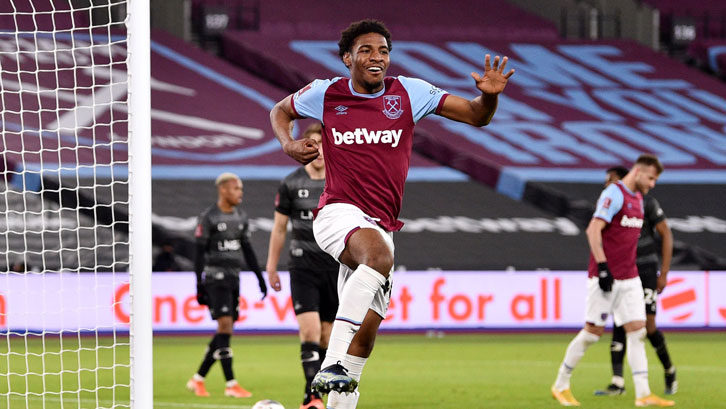Dapo Afolayan celebrates his goal