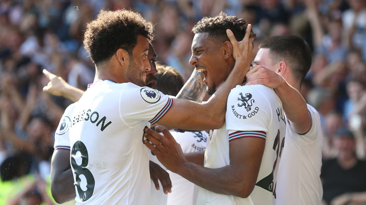 Felipe Anderson congratulates Sebastien Haller at Watford