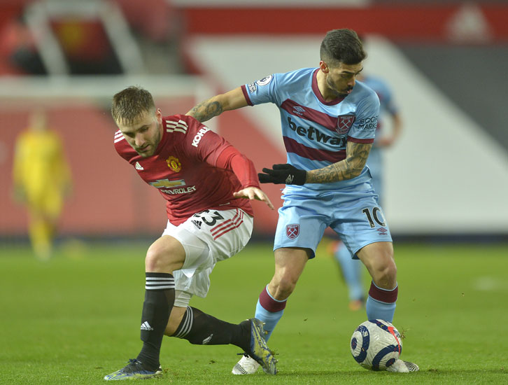 Manu Lanzini challenges Luke Shaw