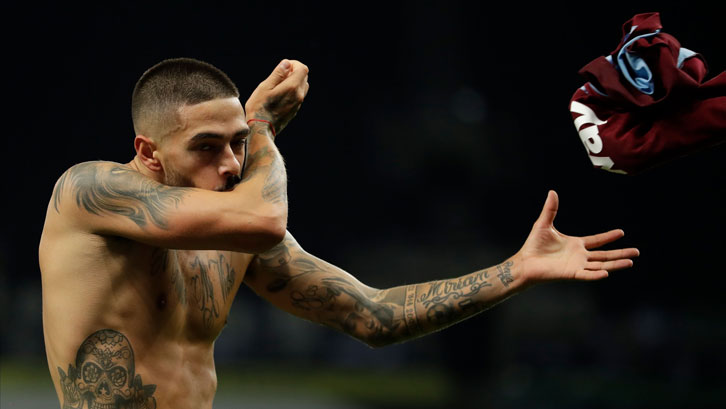 Manuel Lanzini celebrates