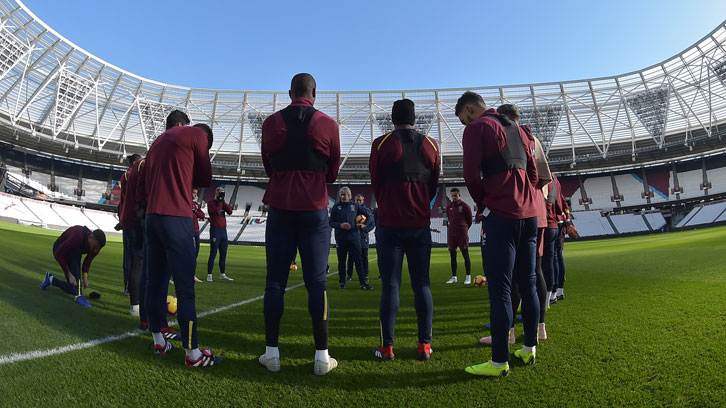 Manuel Pellegrini speaks to his players during training at London Stadium