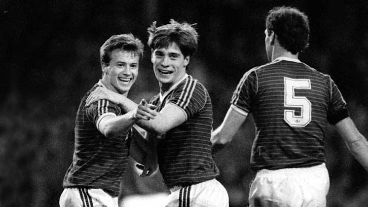Mark Ward celebrates with Tony Cottee