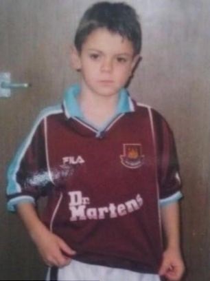 An eight-year-old Jack Wilshere in a West Ham United shirt [공홈] '잭 윌셔'의 웨스트햄 입단인터뷰