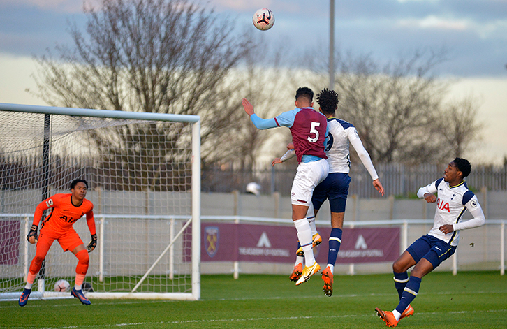 Frederik Alves (No5) challenges for a header